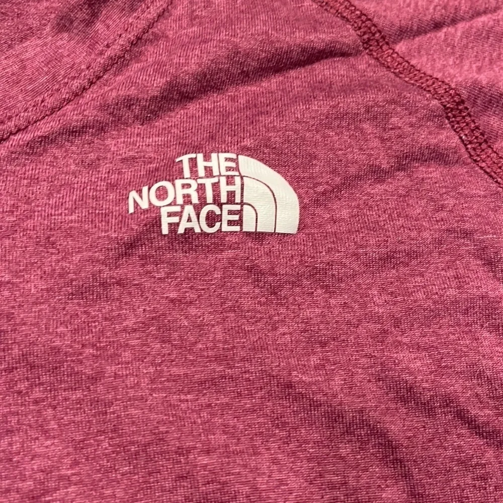 The north face women vneck tee shirt size medium. - Picture 3 of 8